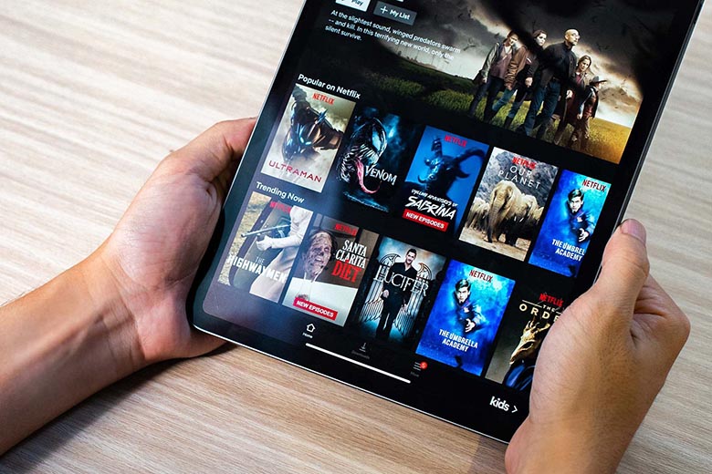 Netflix – Um aplicativo que fornece serviços de streaming em vários países